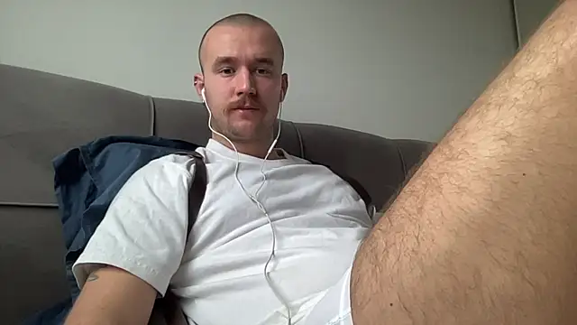Snapshot of cute_mark chatting on 12-21-24, 07:03 cute mark online show from 12-21-24, 07:03