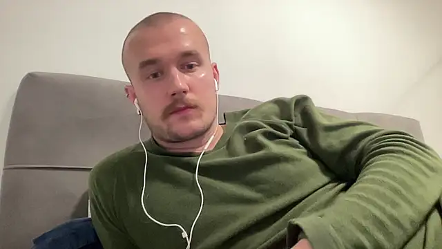 Snapshot of cute_mark chatting on 12-21-24, 05:40 cute mark online show from 12-21-24, 05:40