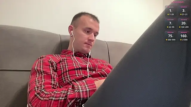 Snapshot of cute_mark chatting on 01-18-25, 04:21 cute mark online show from 01-18-25, 04:21