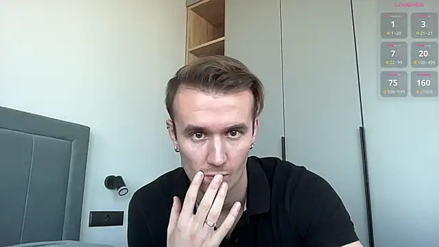 Snapshot of cute_mark chatting on 10-08-25, 08:23 cute mark online show from 10-08-25, 08:23