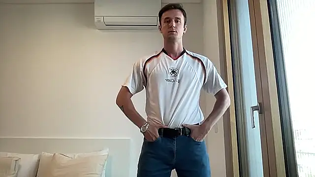 Snapshot of cute_mark chatting on 07-15-26, 03:39 cute mark online show from 07-15-26, 03:39