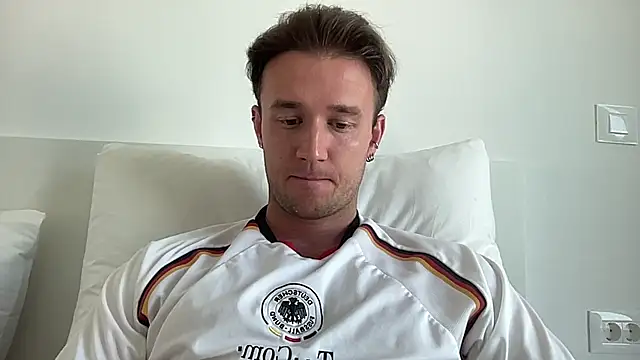 Snapshot of cute_mark chatting on 07-30-26, 11:42 cute mark online show from 07-30-26, 11:42