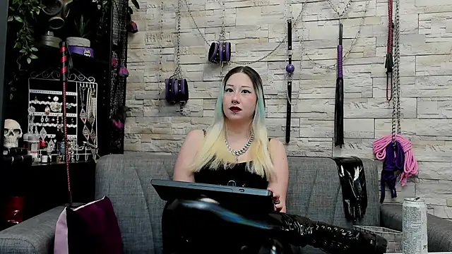 Snapshot of CruelMistress chatting on 03-30-26, 01:17 CruelMistress online show from 03-30-26, 01:17