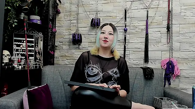 Snapshot of CruelMistress chatting on 03-31-26, 01:07 CruelMistress online show from 03-31-26, 01:07