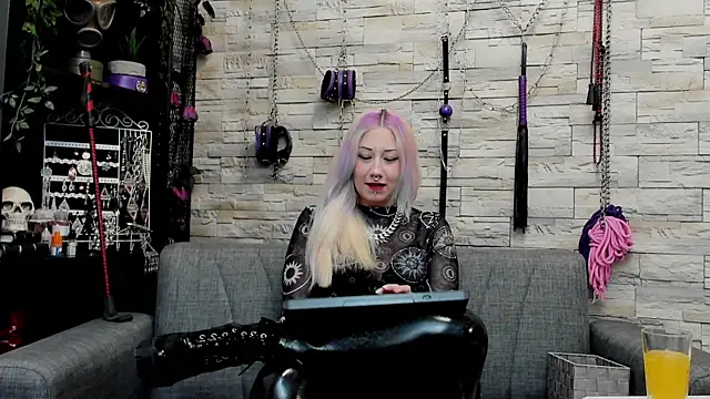 Snapshot of CruelMistress chatting on 04-26-26, 11:57 CruelMistress online show from 04-26-26, 11:57