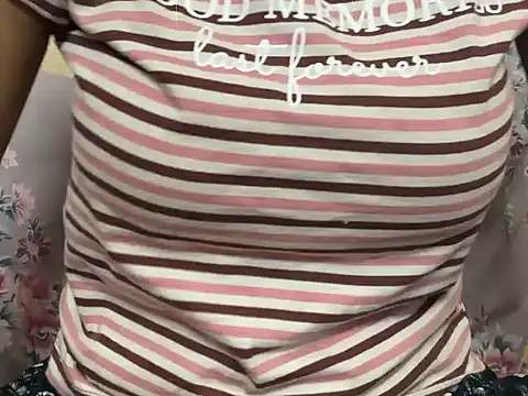 Snapshot of _FluffyHxney_ chatting on 12-04-24, 07:39  FluffyHxney  online show from 12-04-24, 07:39