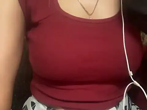 Snapshot of _FluffyHxney_ chatting on 12-06-24, 06:04  FluffyHxney  online show from 12-06-24, 06:04