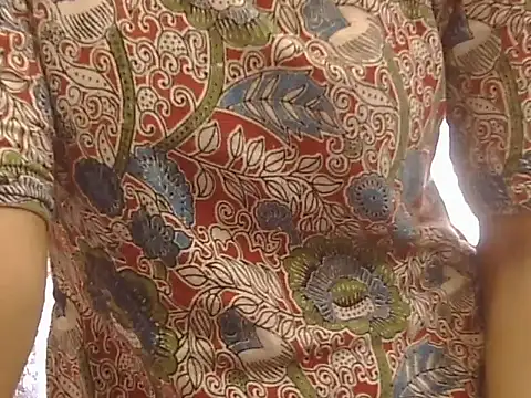 Snapshot of _FluffyHxney_ chatting on 10-05-25, 06:12  FluffyHxney  online show from 10-05-25, 06:12