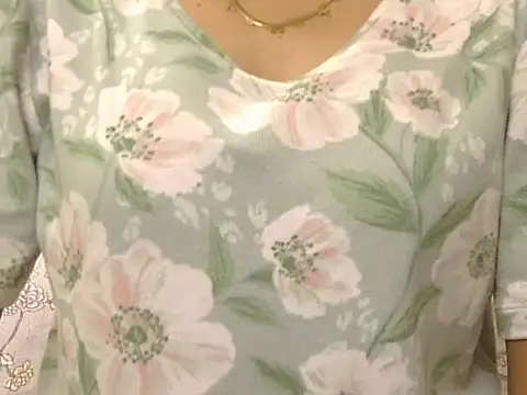 Snapshot of _FluffyHxney_ chatting on 10-09-25, 04:05  FluffyHxney  online show from 10-09-25, 04:05