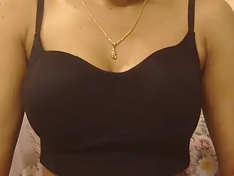 Snapshot of _FluffyHxney_ chatting on 10-18-25, 06:30  FluffyHxney  online show from 10-18-25, 06:30