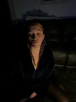 Snapshot of Stoner_BarbieXX chatting on 11-19-25, 10:32 Stoner BarbieXX online show from 11-19-25, 10:32