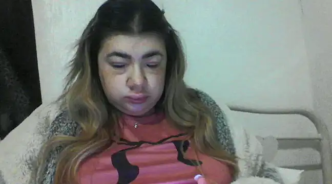 Snapshot of CamilaCherryX chatting on 01-14-25, 06:17 CamilaCherryX online show from 01-14-25, 06:17