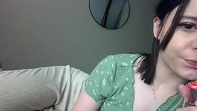 Snapshot of Petite_moi chatting on 03-25-26, 12:44 Petite moi online show from 03-25-26, 12:44