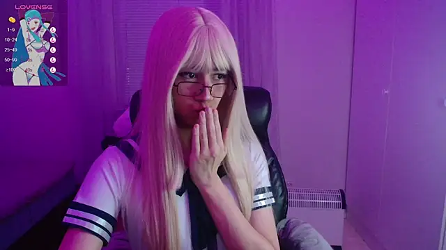 Snapshot of lewd_pillows chatting on 12-27-24, 11:10 lewd pillows online show from 12-27-24, 11:10