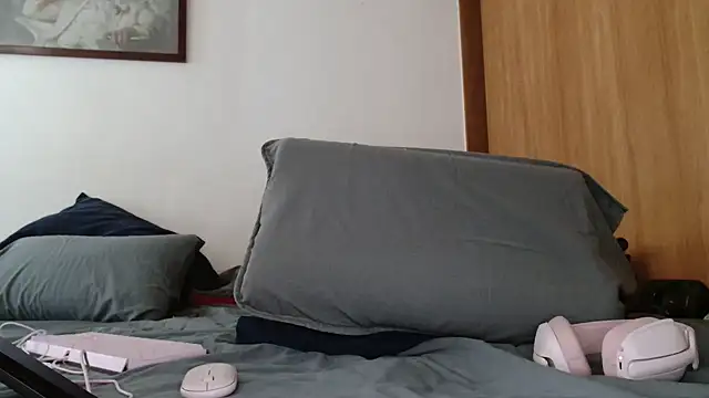 Snapshot of DirtyDi97 chatting on 09-25-25, 03:38 DirtyDi97 online show from 09-25-25, 03:38