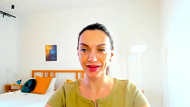 Snapshot of LovelyeeMia chatting on 12-14-24, 06:35 LovelyeeMia online show from 12-14-24, 06:35