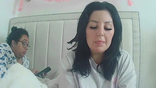 vanilla chocolate23 online show from 11-18-25, 09:47