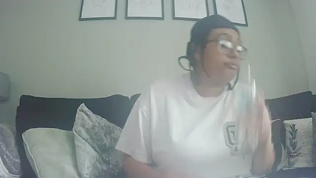 vanilla chocolate23 online show from 05-21-26, 07:59