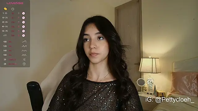 Snapshot of PettyCloeh chatting on 10-29-25, 10:44 PettyCloeh online show from 10-29-25, 10:44