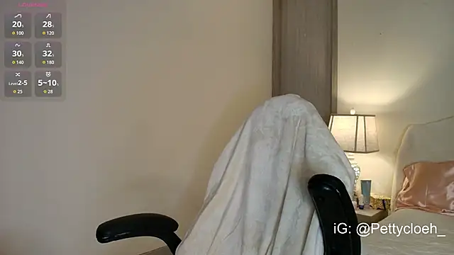 Snapshot of PettyCloeh chatting on 11-26-25, 10:44 PettyCloeh online show from 11-26-25, 10:44