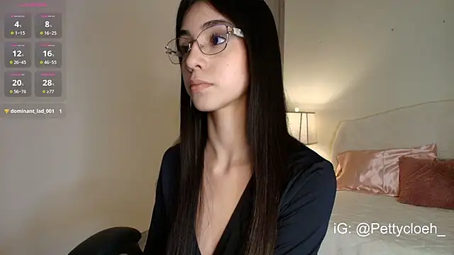 Snapshot of PettyCloeh chatting on 11-28-25, 08:33 PettyCloeh online show from 11-28-25, 08:33