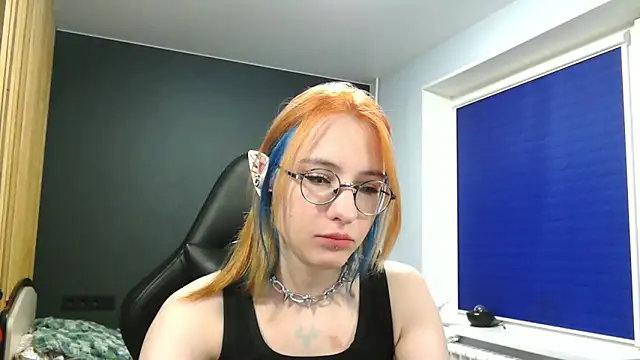 Snapshot of Honelin chatting on 12-18-24, 12:07 Honelin online show from 12-18-24, 12:07