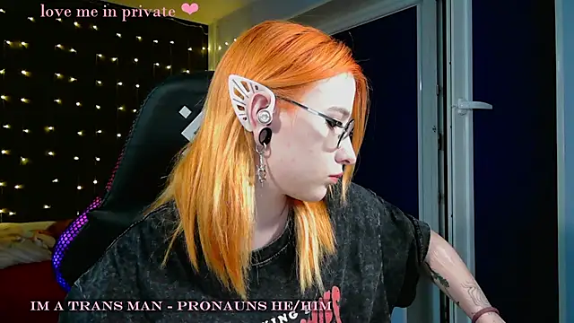 Snapshot of Honelin chatting on 01-23-25, 04:04 Honelin online show from 01-23-25, 04:04