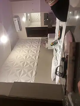 flowerousy online show from 12-22-25, 03:58