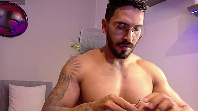 Snapshot of tony_muscle chatting on 05-15-26, 08:16 tony muscle online show from 05-15-26, 08:16
