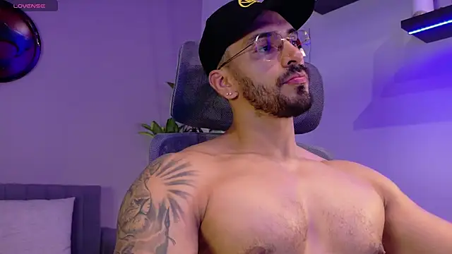 Snapshot of tony_muscle chatting on 07-15-26, 06:57 tony muscle online show from 07-15-26, 06:57