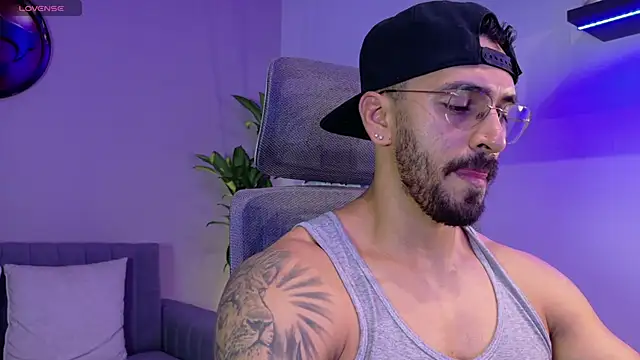 Snapshot of tony_muscle chatting on 07-16-26, 05:08 tony muscle online show from 07-16-26, 05:08