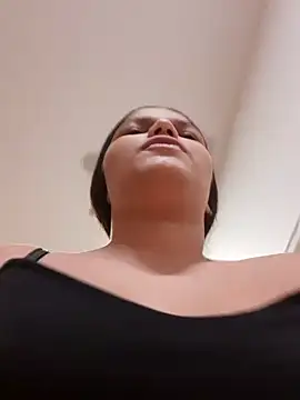 Snapshot of girl_milk1 chatting on 12-11-24, 10:38 girl milk1 online show from 12-11-24, 10:38