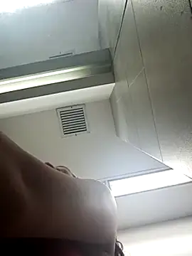 Snapshot of girl_milk1 chatting on 03-22-25, 11:20 girl milk1 online show from 03-22-25, 11:20