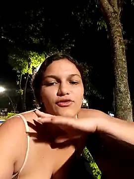 Snapshot of girl_milk1 chatting on 10-27-25, 11:41 girl milk1 online show from 10-27-25, 11:41