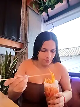 Snapshot of girl_milk1 chatting on 11-29-25, 10:24 girl milk1 online show from 11-29-25, 10:24