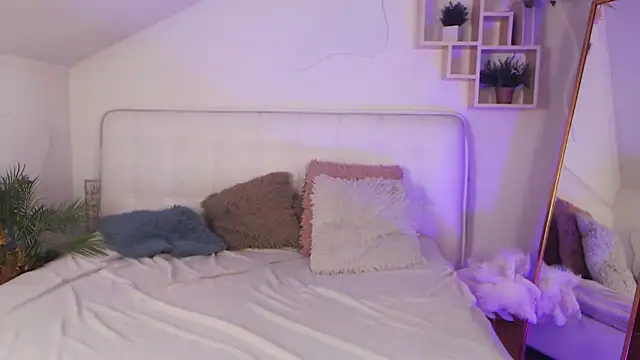 Snapshot of AuroraAksnesss chatting on 03-19-25, 06:12 AuroraAksnesss online show from 03-19-25, 06:12