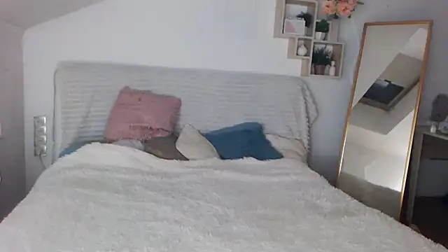 AuroraAksnesss online show from 04-29-26, 09:21