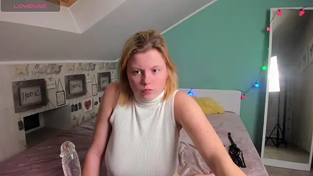 Snapshot of LillyDepp chatting on 12-20-24, 12:30 LillyDepp online show from 12-20-24, 12:30