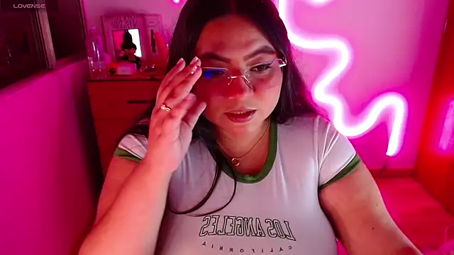 Snapshot of Rebeca_charme21 chatting on 02-02-25, 02:38 Rebeca charme21 online show from 02-02-25, 02:38