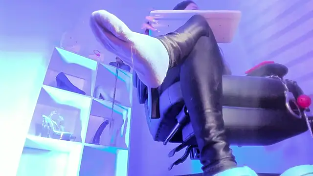 charlotte joliedart online show from 11-04-25, 10:03