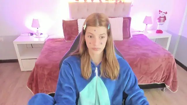 Nora Vennucci online show from 12-16-25, 12:32