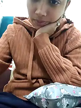 Snapshot of Aleena_Rai chatting on 12-14-24, 01:38 Aleena Rai online show from 12-14-24, 01:38