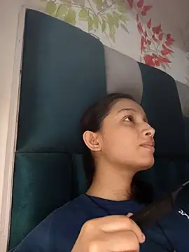 Snapshot of Aleena_Rai chatting on 09-11-25, 08:42 Aleena Rai online show from 09-11-25, 08:42