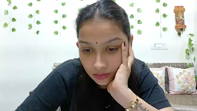 Snapshot of Aleena_Rai chatting on 10-31-25, 06:53 Aleena Rai online show from 10-31-25, 06:53