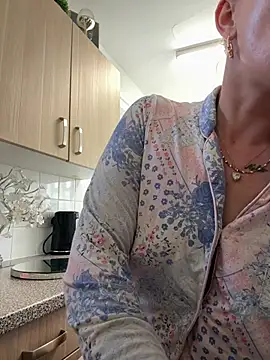 Snapshot of Barbie_26 chatting on 03-18-25, 09:52 Barbie 26 online show from 03-18-25, 09:52