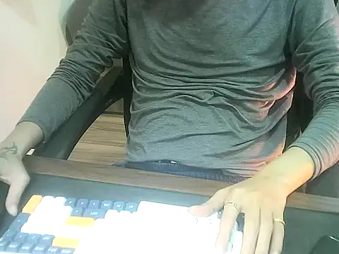 Snapshot of Ryan67533 chatting on 01-11-26, 06:18 Ryan67533 online show from 01-11-26, 06:18