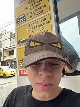 Snapshot of Daddyrich_632 chatting on 11-28-25, 04:31 Daddyrich 632 online show from 11-28-25, 04:31