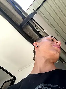 Snapshot of Daddyrich_632 chatting on 01-17-26, 04:22 Daddyrich 632 online show from 01-17-26, 04:22