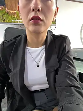 Amy Kiitty  online show from 04-23-26, 01:35