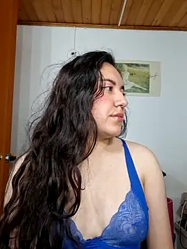 Emi chik online show from 04-24-26, 11:12